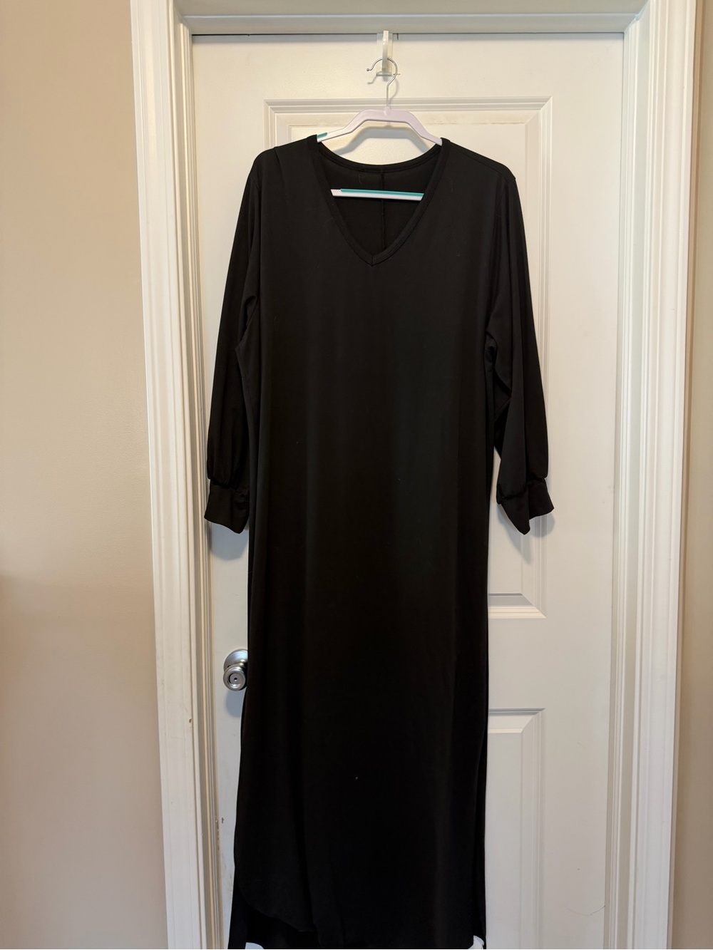 Black V-Neck Long Sleeve Maxi Dress - Unknown Brand